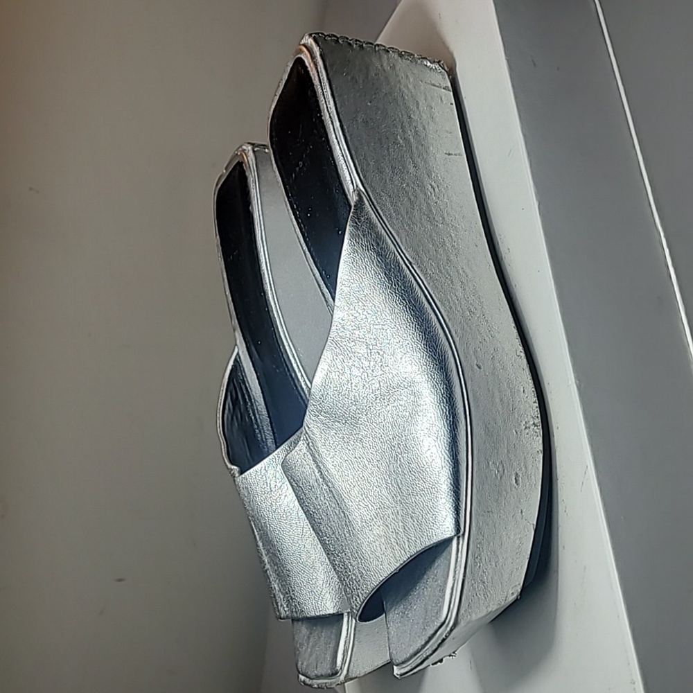 Marc Fisher Yailyn silver platform mules size 7.5M